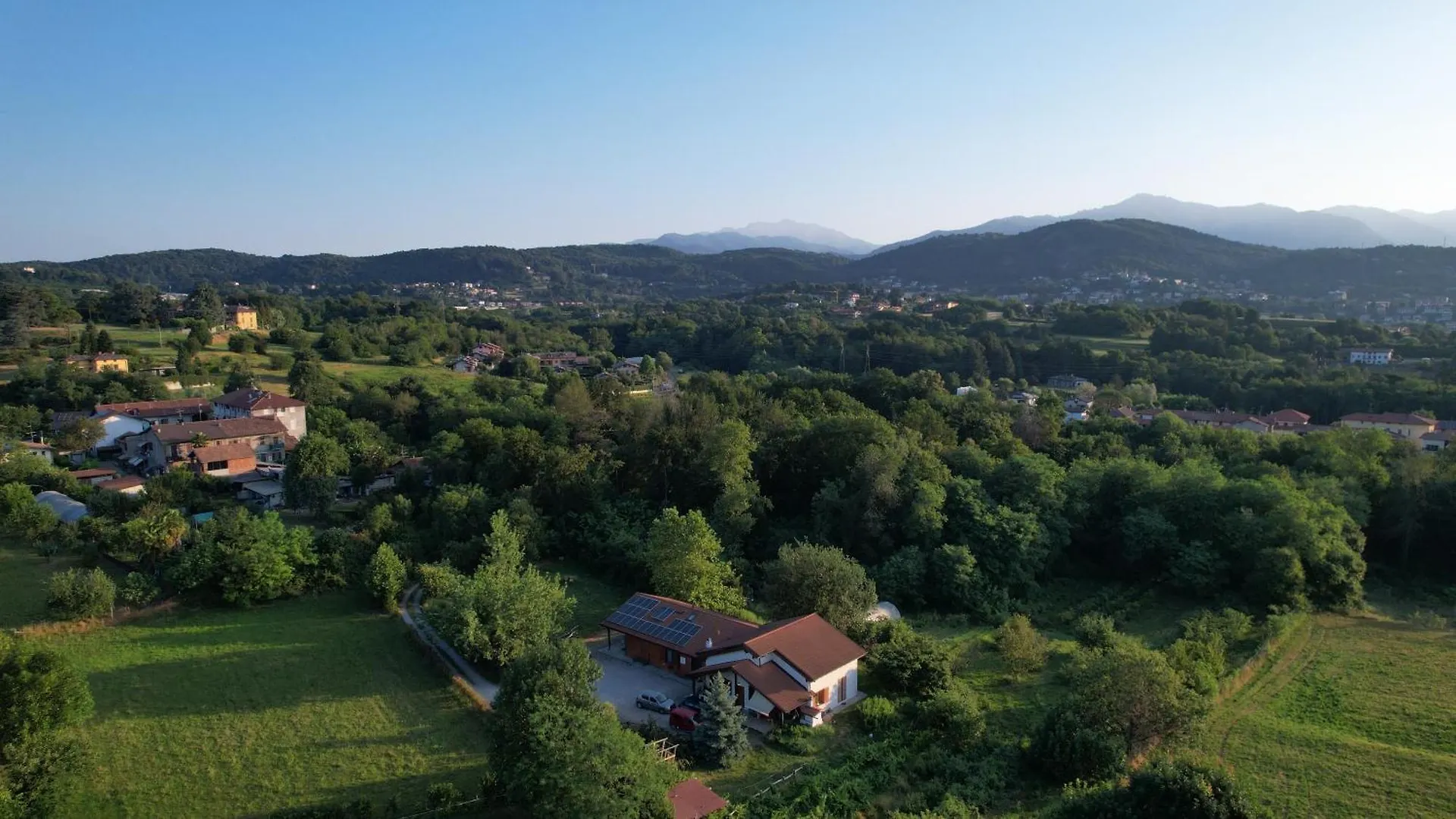 Farm stay Agriturismo Bio Apipoli Montano Lucino Italy